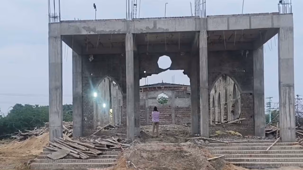 Visual from the site of builiding collapse in Vellore (Photo/ANI) Visual from the site of builiding collapse in Vellore (Photo/ANI)
