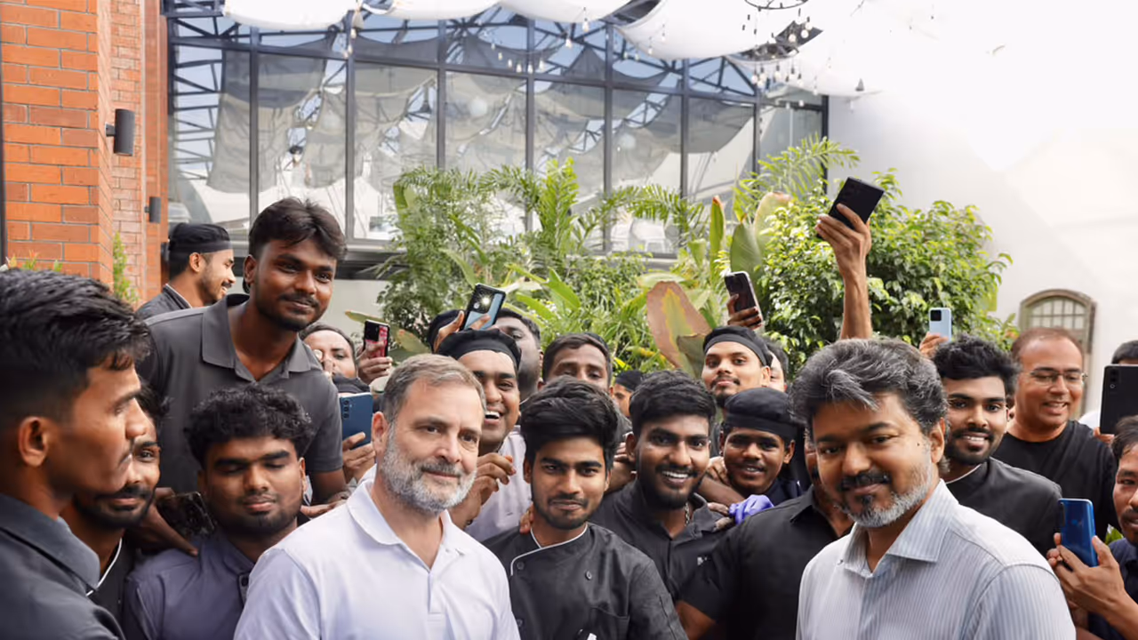 Congress leader Rahul Gandhi meets Tamil Nadu CM Vijay (Photo/TNDIPR) Congress leader Rahul Gandhi meets Tamil Nadu CM Vijay (Photo/TNDIPR)