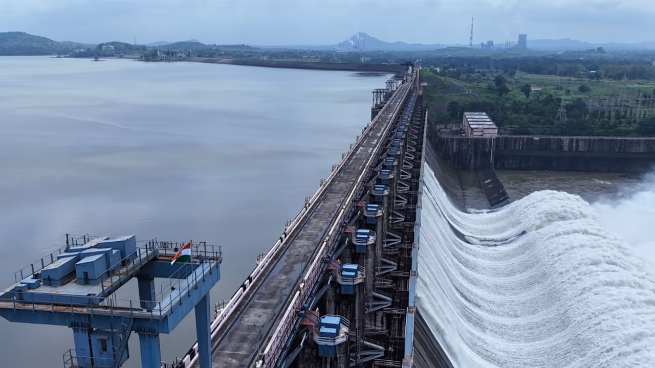 Ukai Dam Project, Gujarat (Photo/ANI) Ukai Dam Project, Gujarat (Photo/ANI)