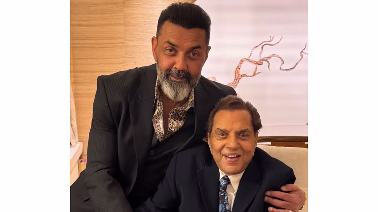 Legendary actor Dharmenda with son Bobby Deol (Image source: Bobby's Instagram) Legendary actor Dharmenda with son Bobby Deol (Image source: Bobby's Instagram)
