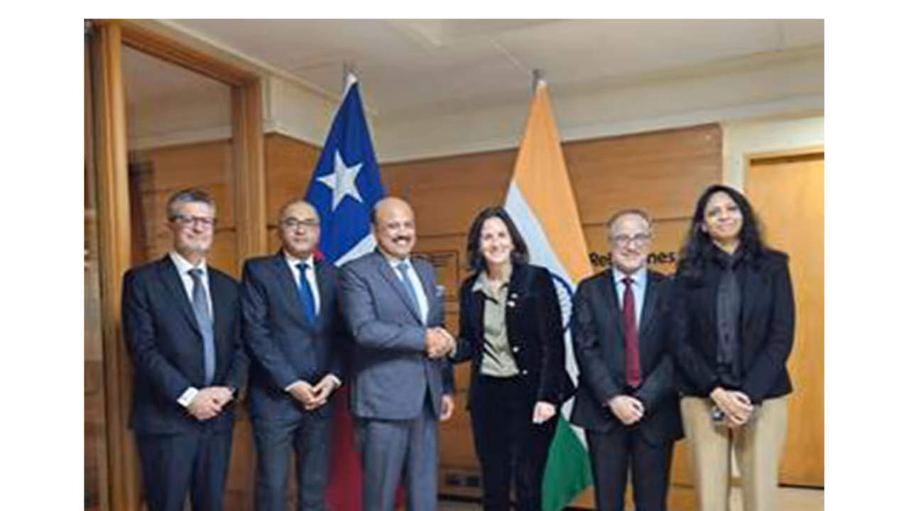 Commerce Secretary Shri Rajesh Agrawal Meets Chilean Vice Minister Paula Estévez Weinstein (Photo/PIB) Commerce Secretary Shri Rajesh Agrawal Meets Chilean Vice Minister Paula Estévez Weinstein (Photo/PIB)