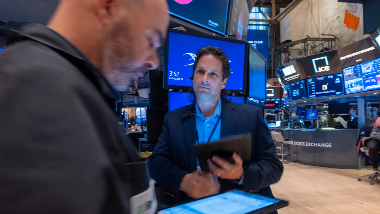 https://stocktwits.com/news articles/markets/equity/us stock futures flat as tech earnings begin to trickle in/ch8qzcGR5AX