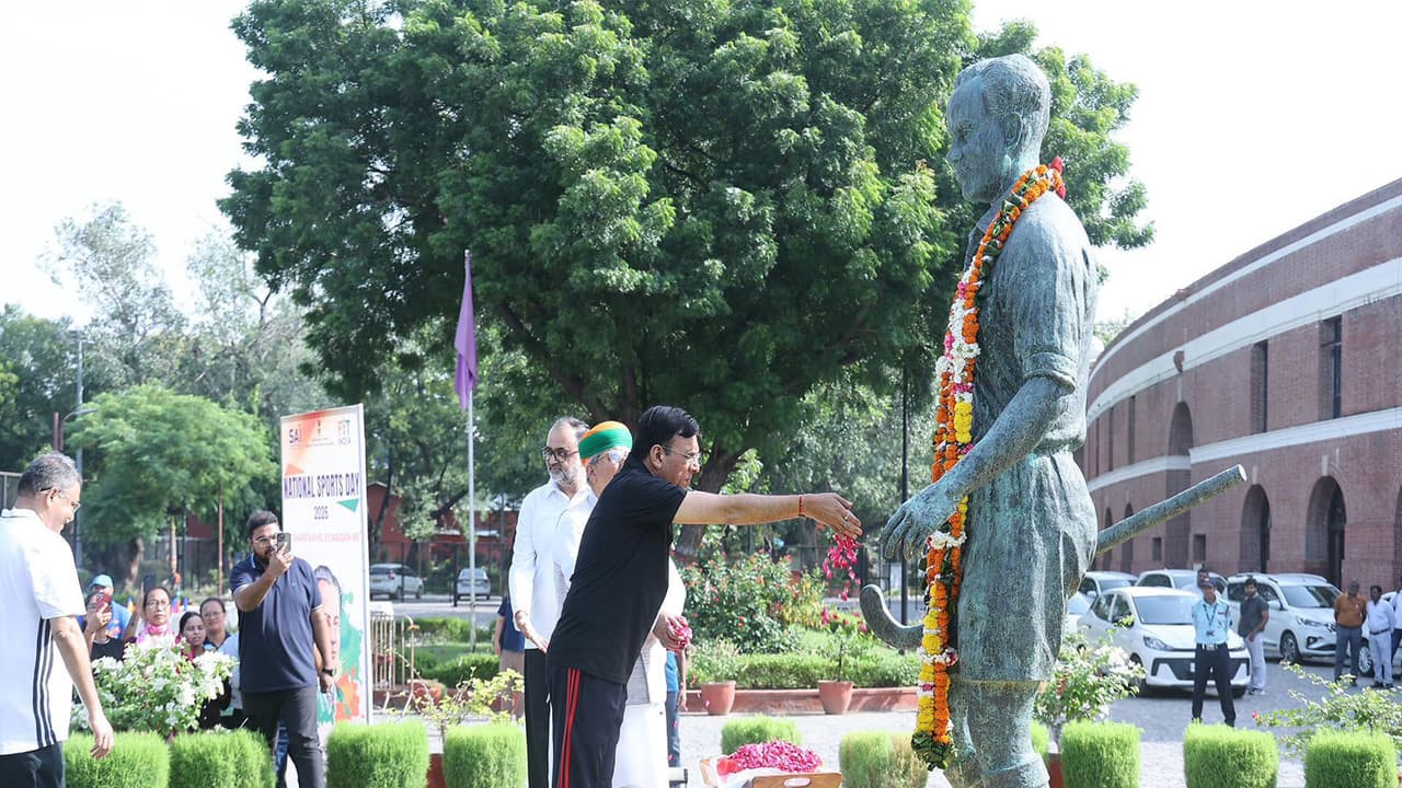 Union Sports Minister Mansukh Mandaviya pays tribute to Major Dhyan Chand on the ocassion of National Sports Day (Photo: X/@mansukhmandviya) Union Sports Minister Mansukh Mandaviya pays tribute to Major Dhyan Chand on the ocassion of National Sports Day (Photo: X/@mansukhmandviya)