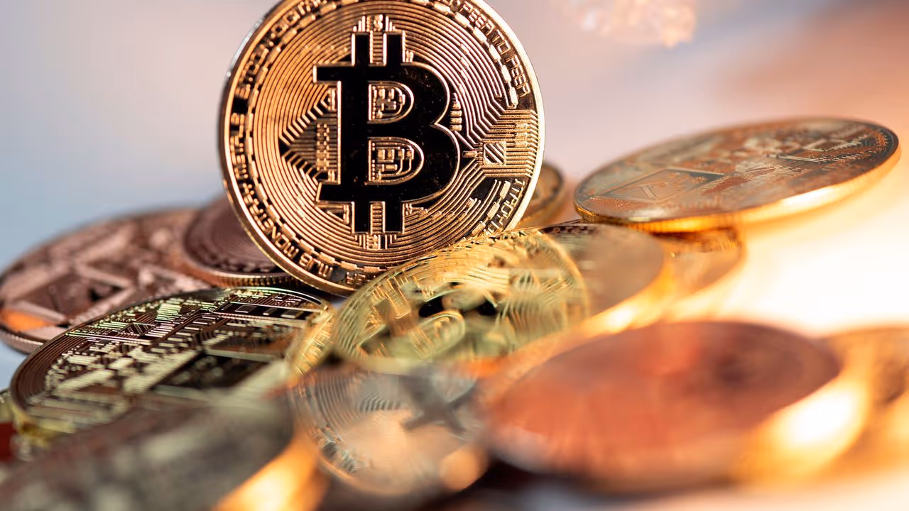 https://stocktwits.com/news articles/markets/cryptocurrency/bitcoin tests average buyer break even etf outflows clash wall street/cZxc20vRBnC https://stocktwits.com/news articles/markets/cryptocurrency/bitcoin tests average buyer break even etf outflows clash wall street/cZxc20vRBnC
