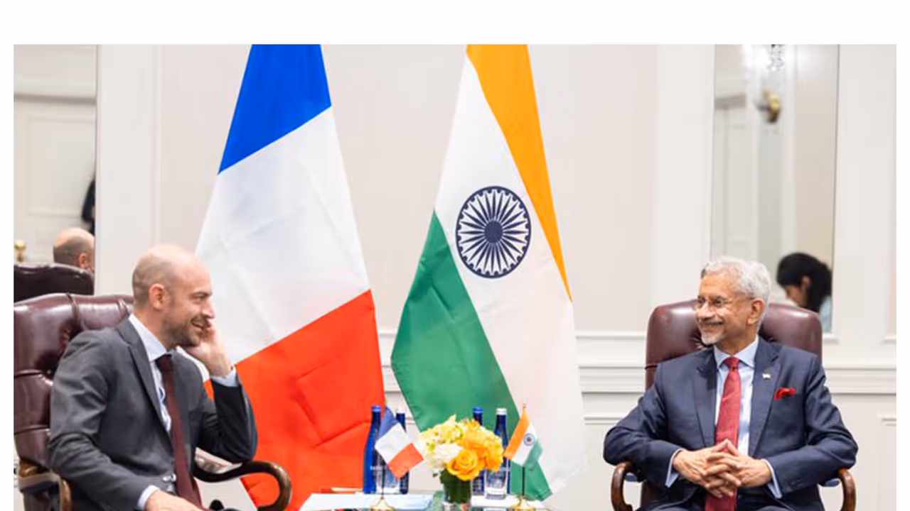 External Affairs Minister S Jaishankar meets French Foreign Minister Jean Noel Barrot in New York on Monday. (Photo/X/@DrSJaishankar) External Affairs Minister S Jaishankar meets French Foreign Minister Jean Noel Barrot in New York on Monday. (Photo/X/@DrSJaishankar)