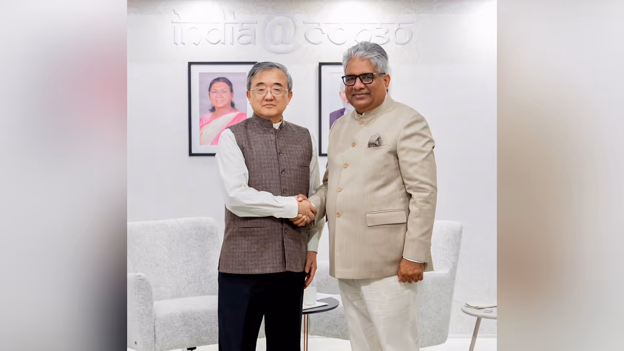 Union Environment Minister Bhupender Yadav with China's special envoy for climate change Liu Zhenmin (Photo: @byadavbjp/X) Union Environment Minister Bhupender Yadav with China's special envoy for climate change Liu Zhenmin (Photo: @byadavbjp/X)