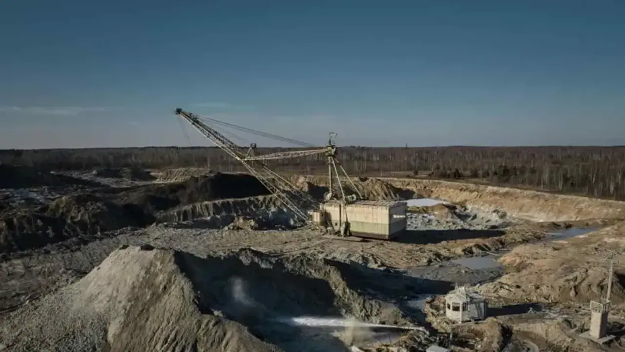 https://stocktwits.com/news-articles/markets/equity/mp-materials-rises-on-reports-to-strengthen-rare-earth-supply-chain/chlLsKWRRGW