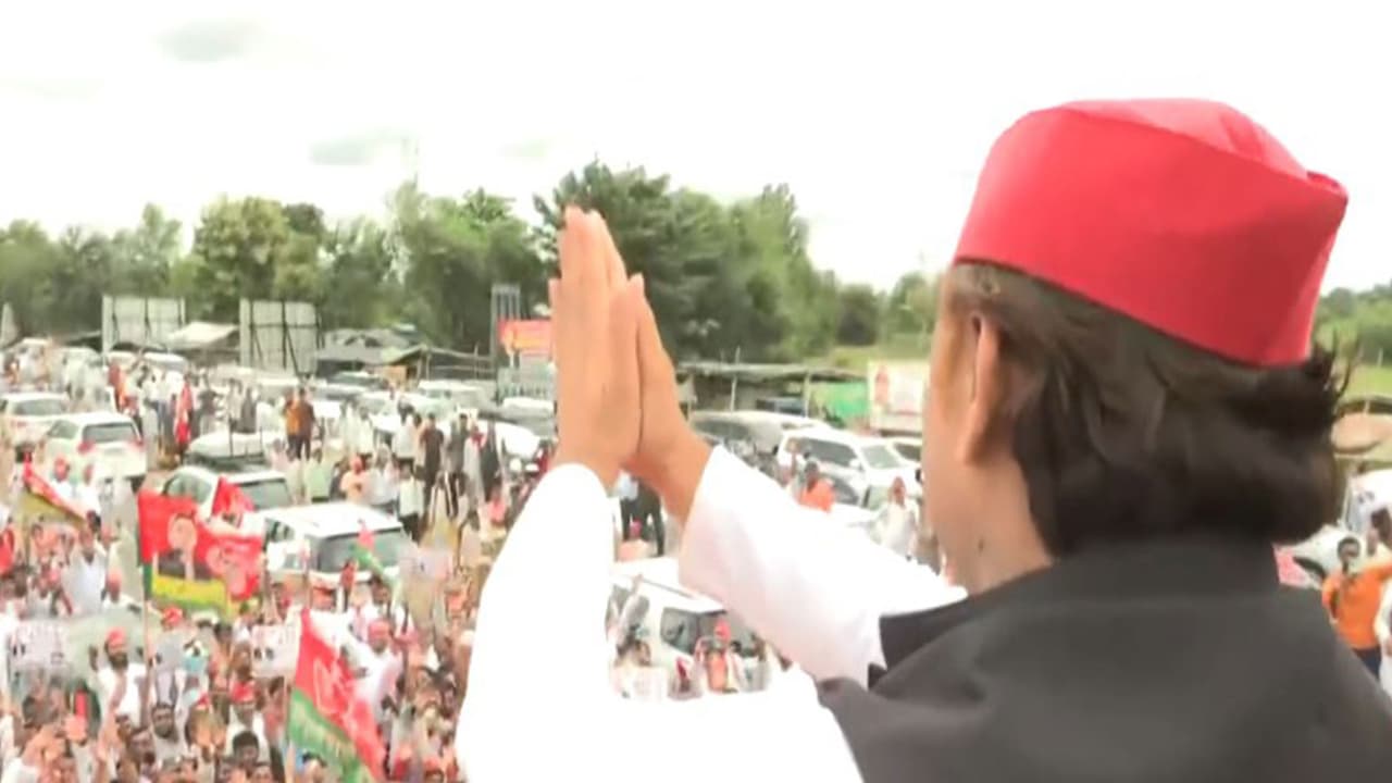 SP chief Akhilesh Yadav greets crowd (Photo/ANI) SP chief Akhilesh Yadav greets crowd (Photo/ANI)