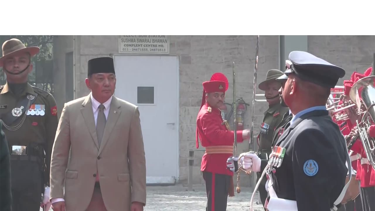 Indonesian Defence Minister Sjafrie Sjamsoeddin receives tri service Guard of Honour (Photo/ANI) Indonesian Defence Minister Sjafrie Sjamsoeddin receives tri service Guard of Honour (Photo/ANI)