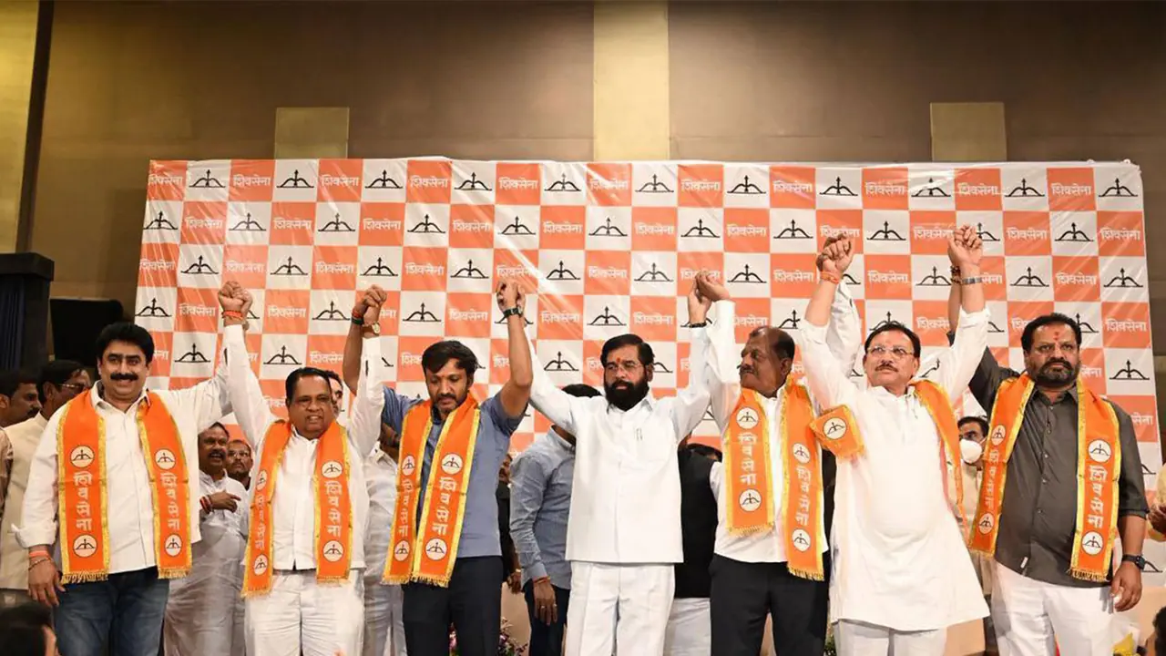 6 UBT Sena MPs after joining Shiv Sena (Photo/ANI) 6 UBT Sena MPs after joining Shiv Sena (Photo/ANI)