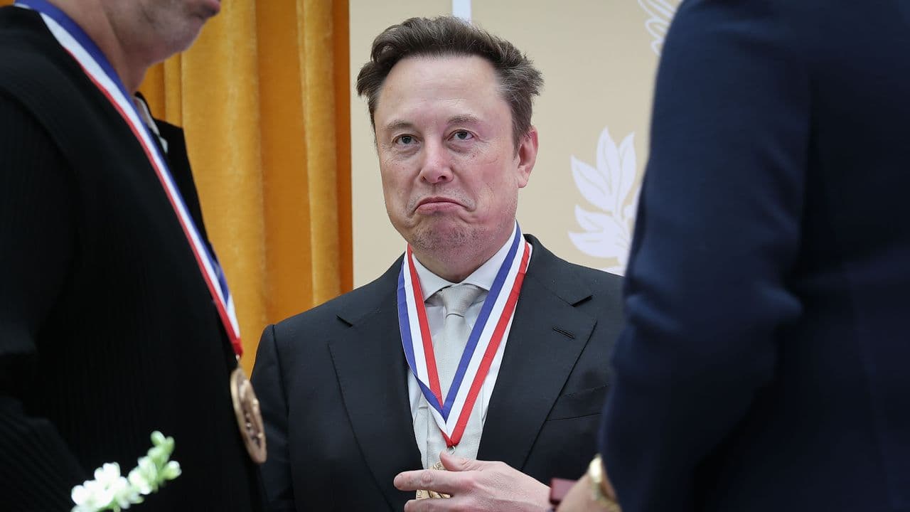https://stocktwits.com/news articles/markets/equity/tsla stock trades flat after hours following drop in q3 revenue earnings and heavy ai spending/cZxMWU7RBvC https://stocktwits.com/news articles/markets/equity/tsla stock trades flat after hours following drop in q3 revenue earnings and heavy ai spending/cZxMWU7RBvC