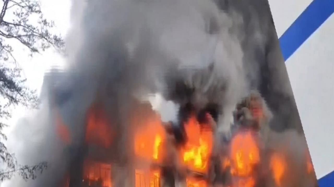 Massive fire breaks out in Maharashtra's Thane district in Bhiwandi (Photo/ANI) Massive fire breaks out in Maharashtra's Thane district in Bhiwandi (Photo/ANI)