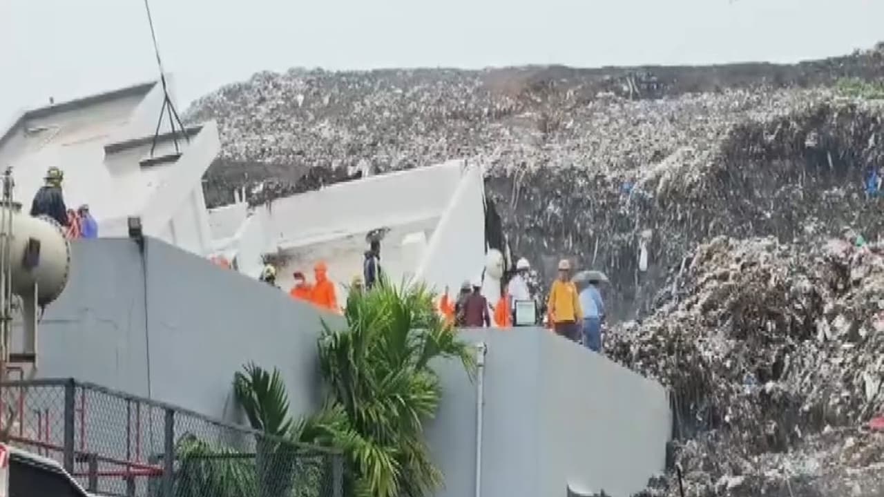 Rescue operations are underway at the building collapse site (Photo/ANI) Rescue operations are underway at the building collapse site (Photo/ANI)