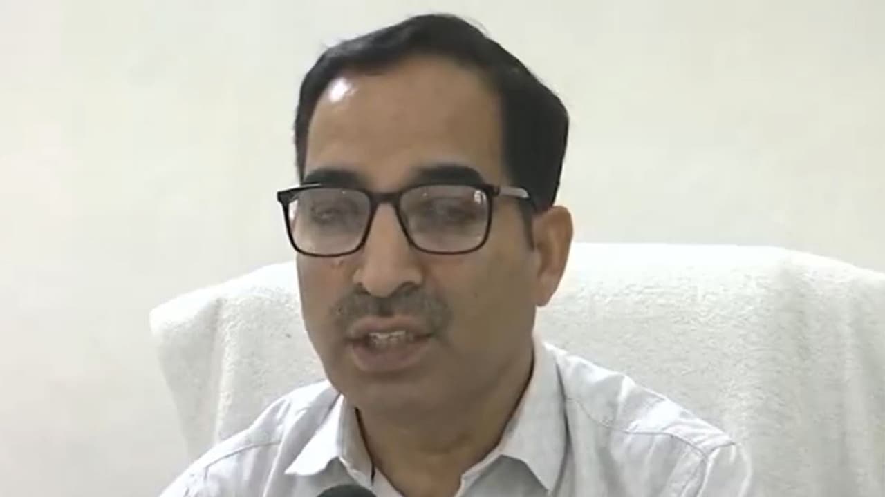 Divisional Fire Officer Rajinder Atwal (Photo/ANI) Divisional Fire Officer Rajinder Atwal (Photo/ANI)