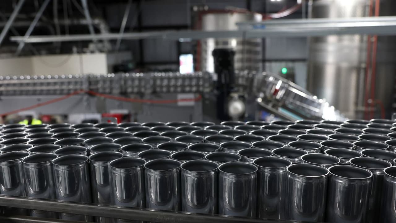 ATI Reaches Agreement With United Steelworkers On New 6 Year Contract, Stock Gains Afterhours: Retail Remains Bearish