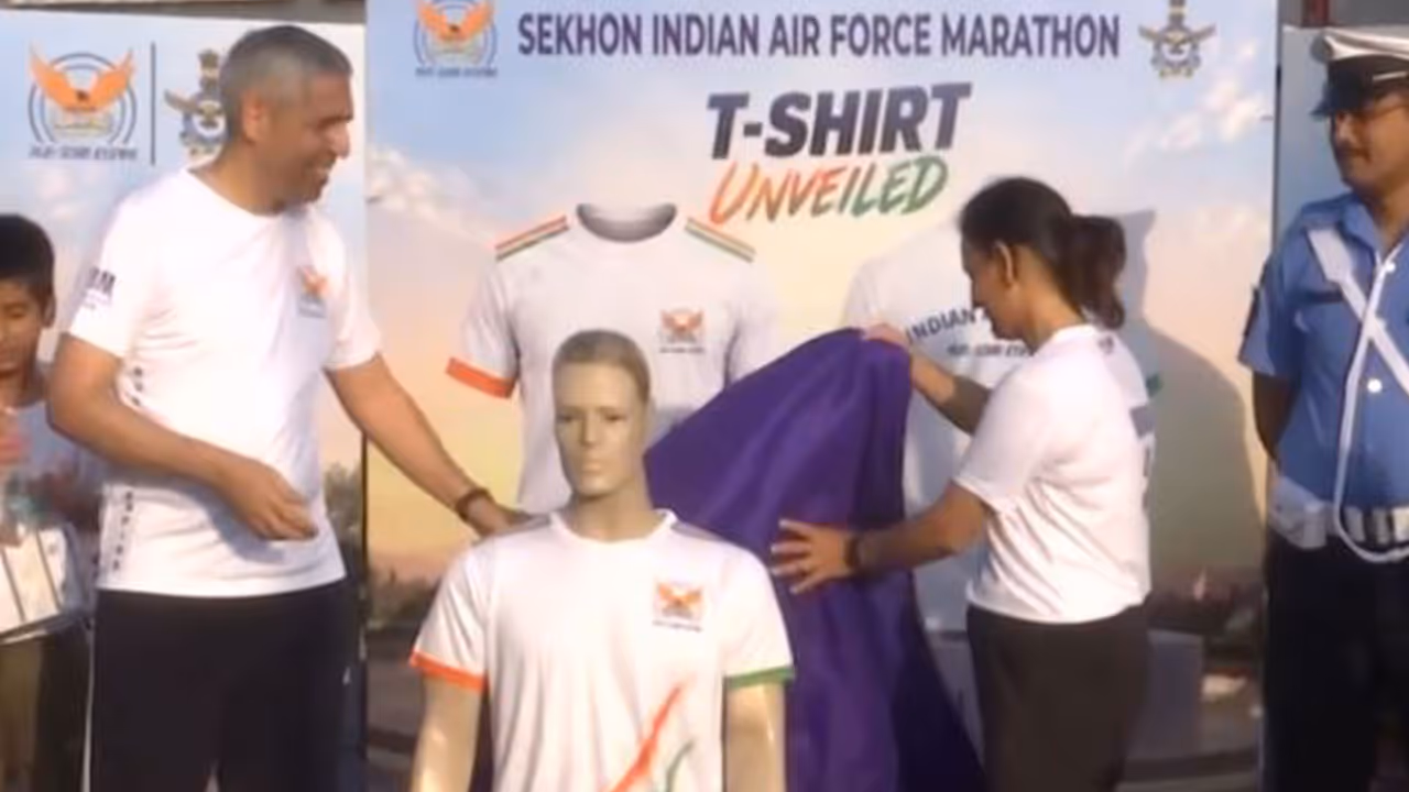 Marathon T shirt was unveiled at the promo run (Photo/ANI) Marathon T shirt was unveiled at the promo run (Photo/ANI)