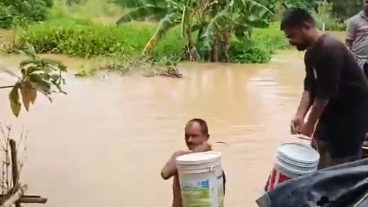 The flood situation in Kendrapara district remains grim (Photo/ ANI) The flood situation in Kendrapara district remains grim (Photo/ ANI)