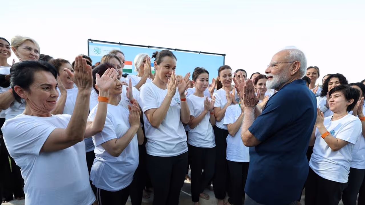 PM Modi witnesses yoga session in Tashkent (Photo/X/@narendramodi) PM Modi witnesses yoga session in Tashkent (Photo/X/@narendramodi)