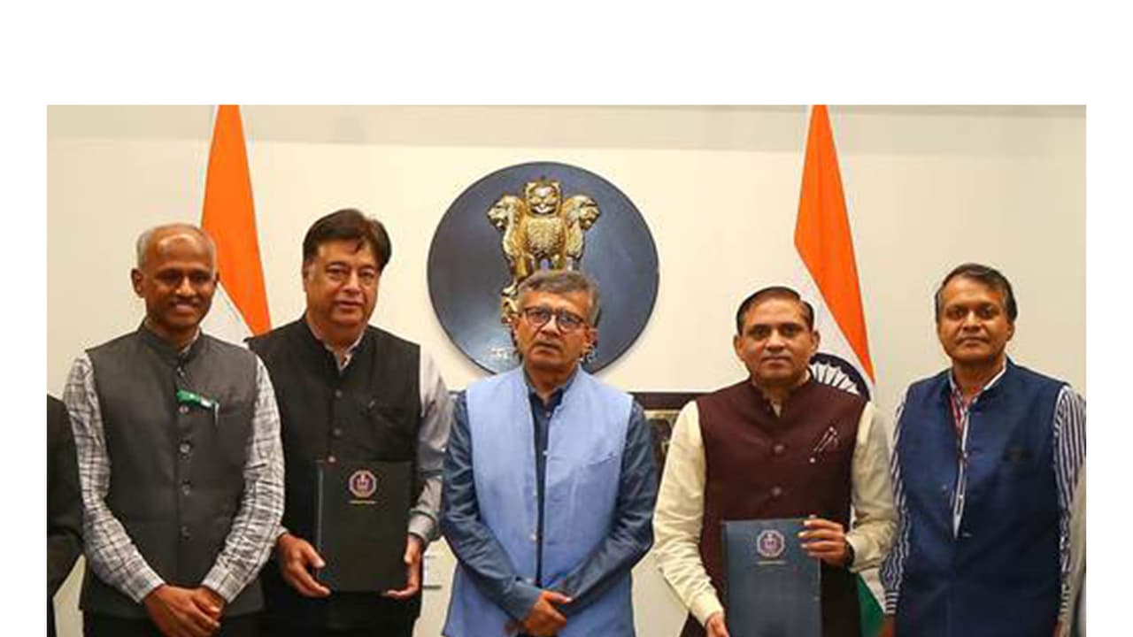 MoD inks Rs 449 crore contract for 20 Enhanced Capability Global Navigation Satellite System Jammers for Indian Navy (Photo/PIB) MoD inks Rs 449 crore contract for 20 Enhanced Capability Global Navigation Satellite System Jammers for Indian Navy (Photo/PIB)