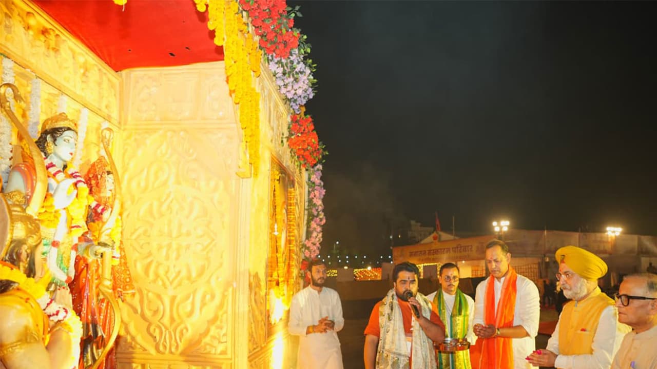 Delhi LG Taranjit Singh Sandhu, MP Ramvir Singh Bidhuri attend Ramlila in Rohini (Photo/Delhi govt) Delhi LG Taranjit Singh Sandhu, MP Ramvir Singh Bidhuri attend Ramlila in Rohini (Photo/Delhi govt)