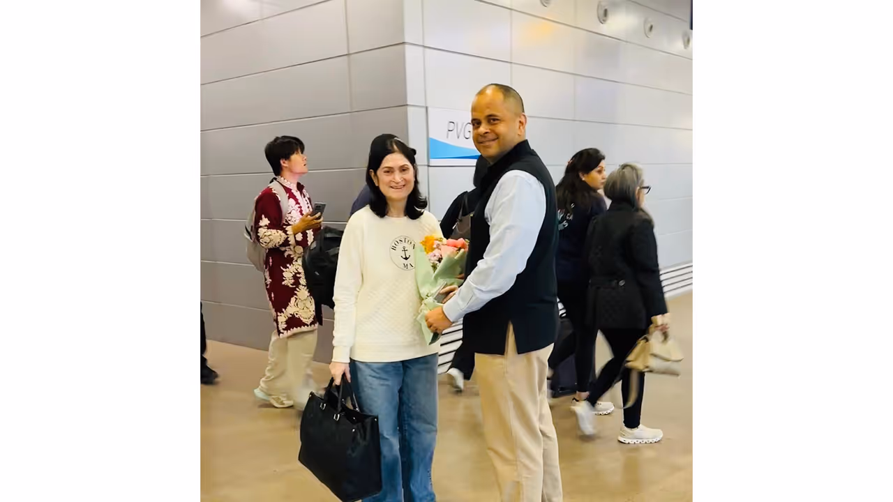 CG Pratik Mathur welcomes passengers in Shanghai (Photo:X/@IndiaInShanghai) CG Pratik Mathur welcomes passengers in Shanghai (Photo:X/@IndiaInShanghai)