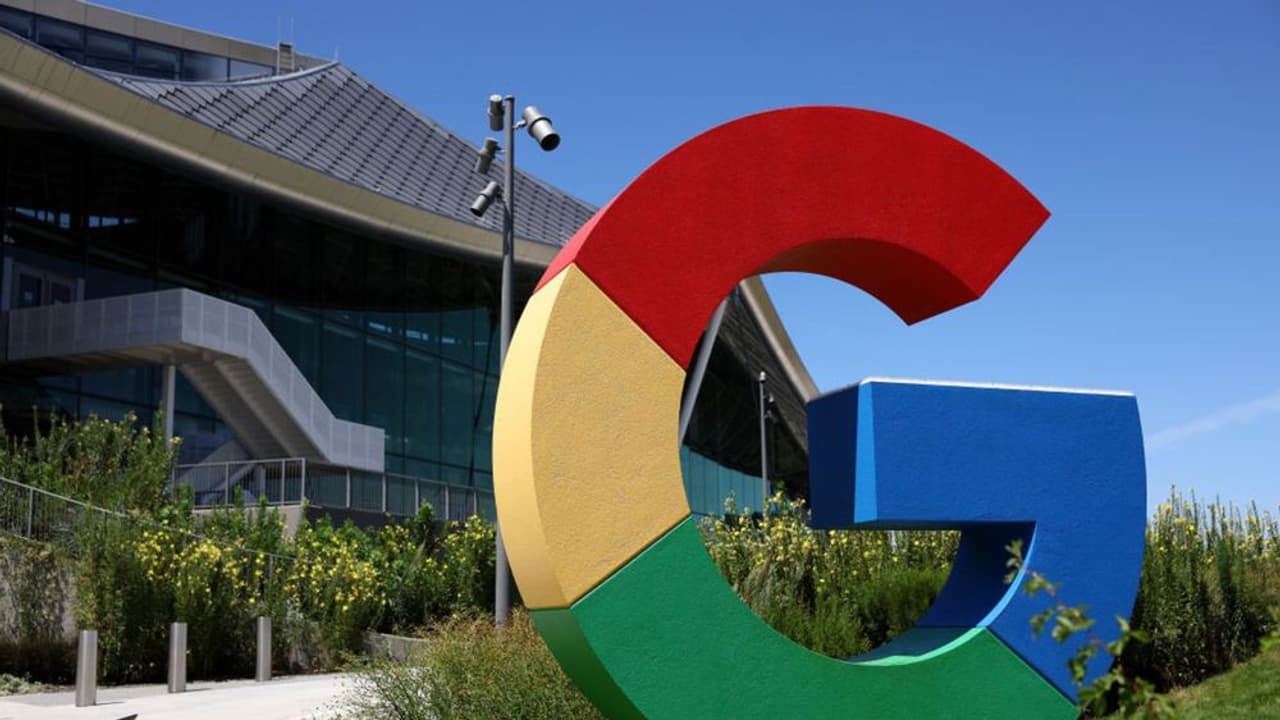 Alphabet Retail Traders Bearish After Analyst Cuts Price Target On Slowing Ad Spending Alphabet Retail Traders Bearish After Analyst Cuts Price Target On Slowing Ad Spending