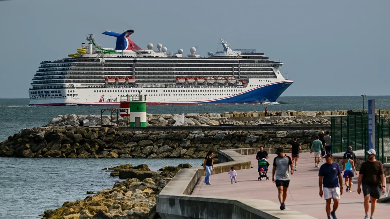 https://stocktwits.com/news articles/markets/equity/carnival corp q3 earnings preview analysts expect smooth sailing amid cruise industry rebound/chDMorNR37I https://stocktwits.com/news articles/markets/equity/carnival corp q3 earnings preview analysts expect smooth sailing amid cruise industry rebound/chDMorNR37I