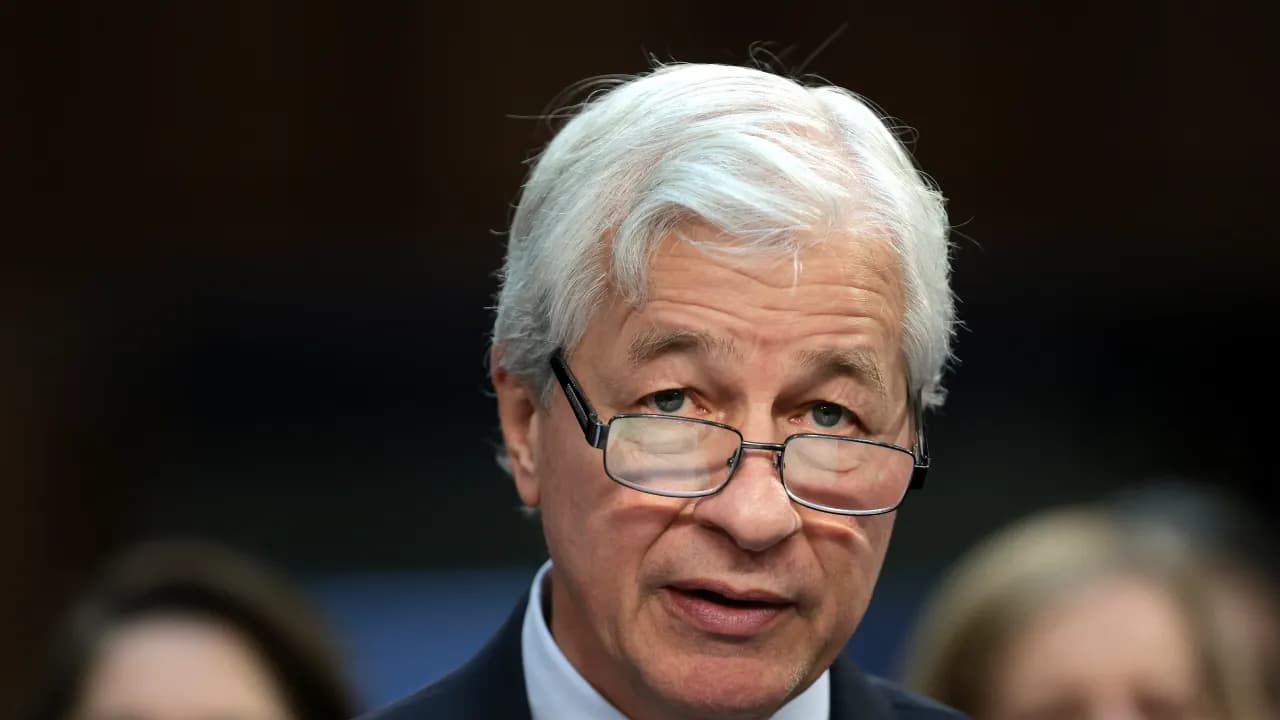https://stocktwits.com/news articles/markets/cryptocurrency/jamie dimon tells crypto firms to become a bank/cZde3FKRI2H https://stocktwits.com/news articles/markets/cryptocurrency/jamie dimon tells crypto firms to become a bank/cZde3FKRI2H