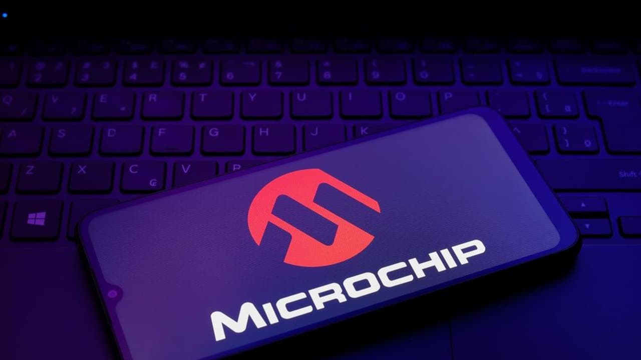 Microchip Stock Falls On $1.35B Convertible Stock Offering, Retail's Feeling Bearish Microchip Stock Falls On $1.35B Convertible Stock Offering, Retail's Feeling Bearish