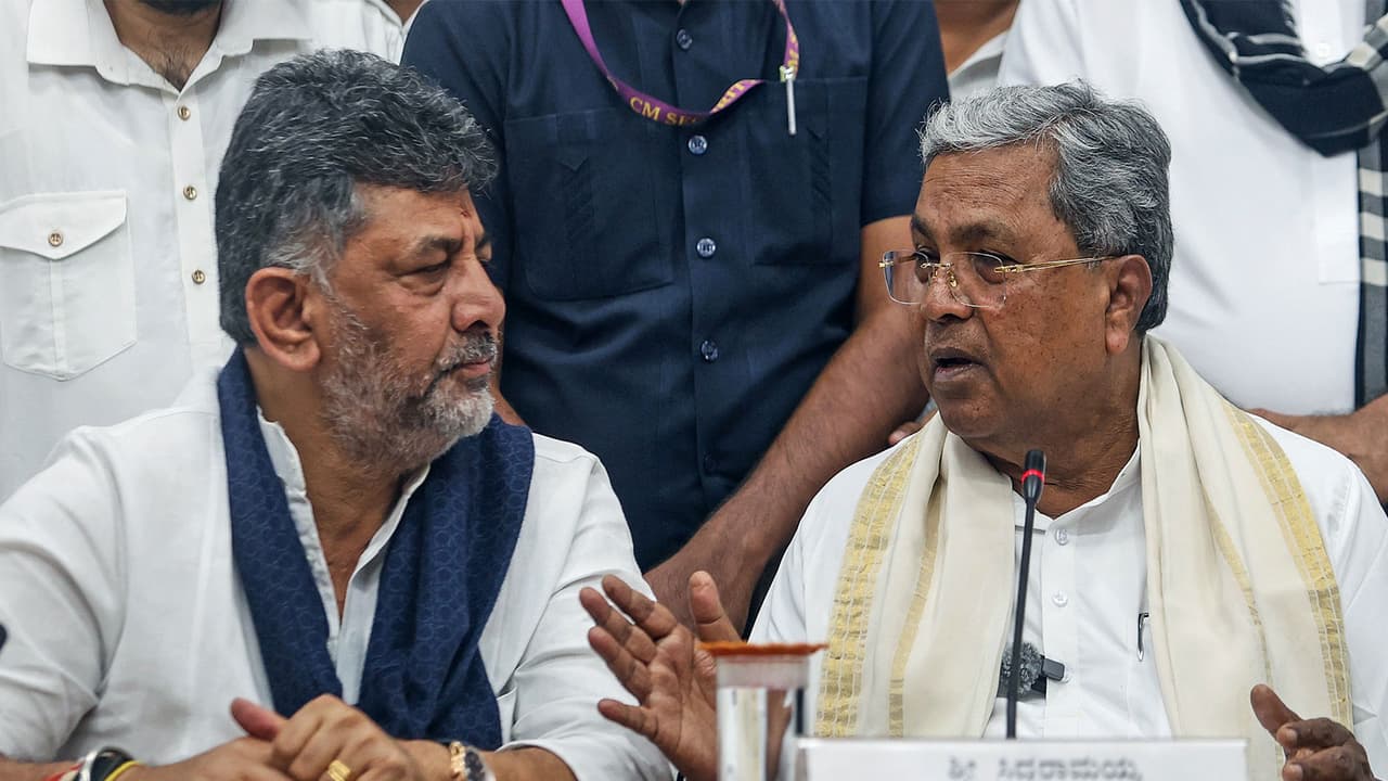 DK Shivakumar (L) and Siddaramaiah (R) (Photo/ANI) DK Shivakumar (L) and Siddaramaiah (R) (Photo/ANI)