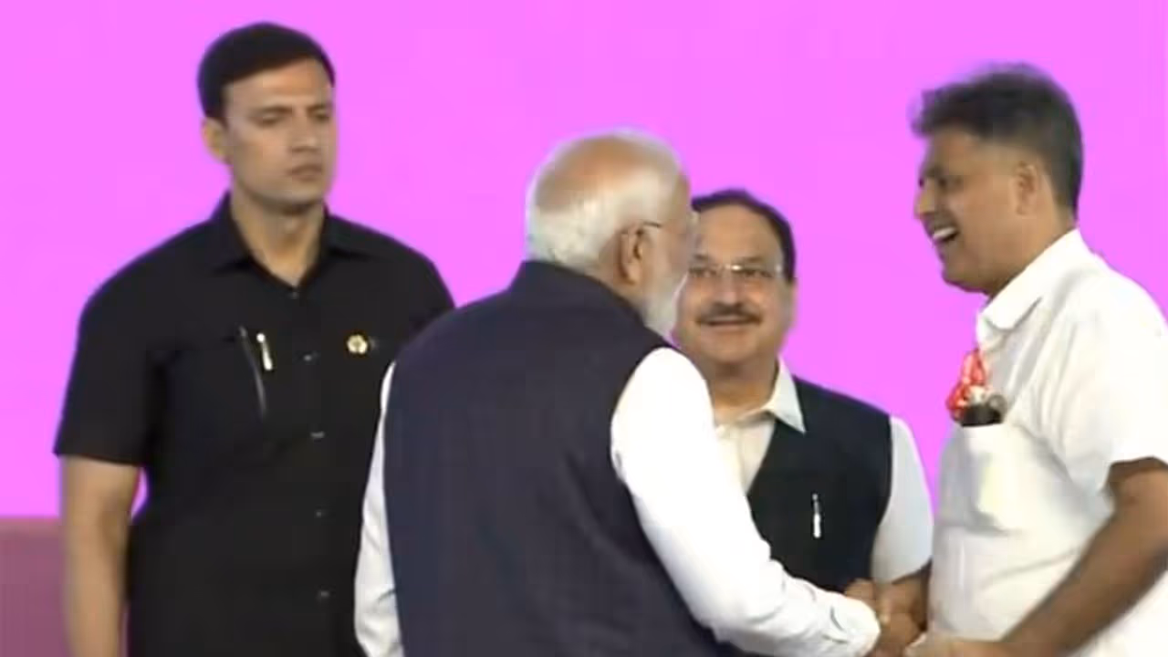 Prime Minister Narendra Modi (L), Union Minister JP Nadda (Centre) and Congress MP Manish Tewari (R) (Photo/ANI) Prime Minister Narendra Modi (L), Union Minister JP Nadda (Centre) and Congress MP Manish Tewari (R) (Photo/ANI)