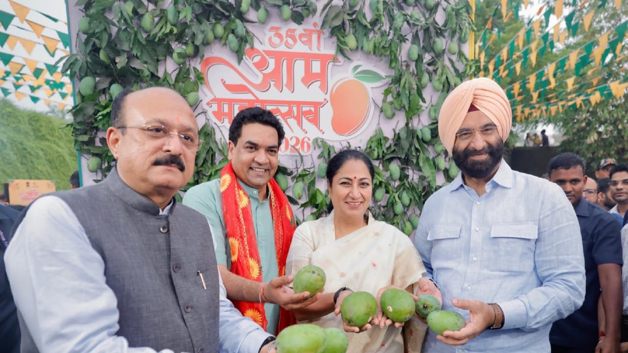 Delhi CM Rekha Gupta inaugurates 35th Annual Mango Festival (Photo:X/@gupta_rekha) Delhi CM Rekha Gupta inaugurates 35th Annual Mango Festival (Photo:X/@gupta_rekha)