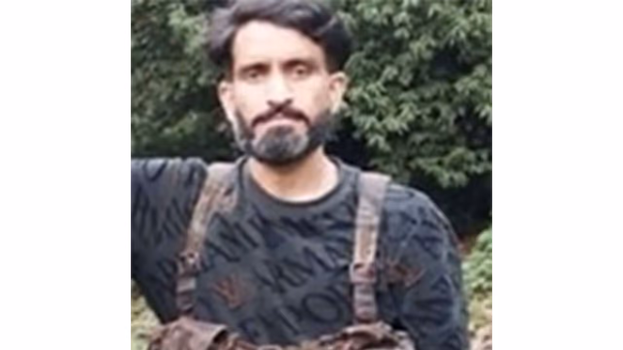 Mohammad Asif alias Hashim Moosa, identified as a Lashkar e Taiba (LeT) operative in J&K (Photo: J K Police) Mohammad Asif alias Hashim Moosa, identified as a Lashkar e Taiba (LeT) operative in J&K (Photo: J K Police)