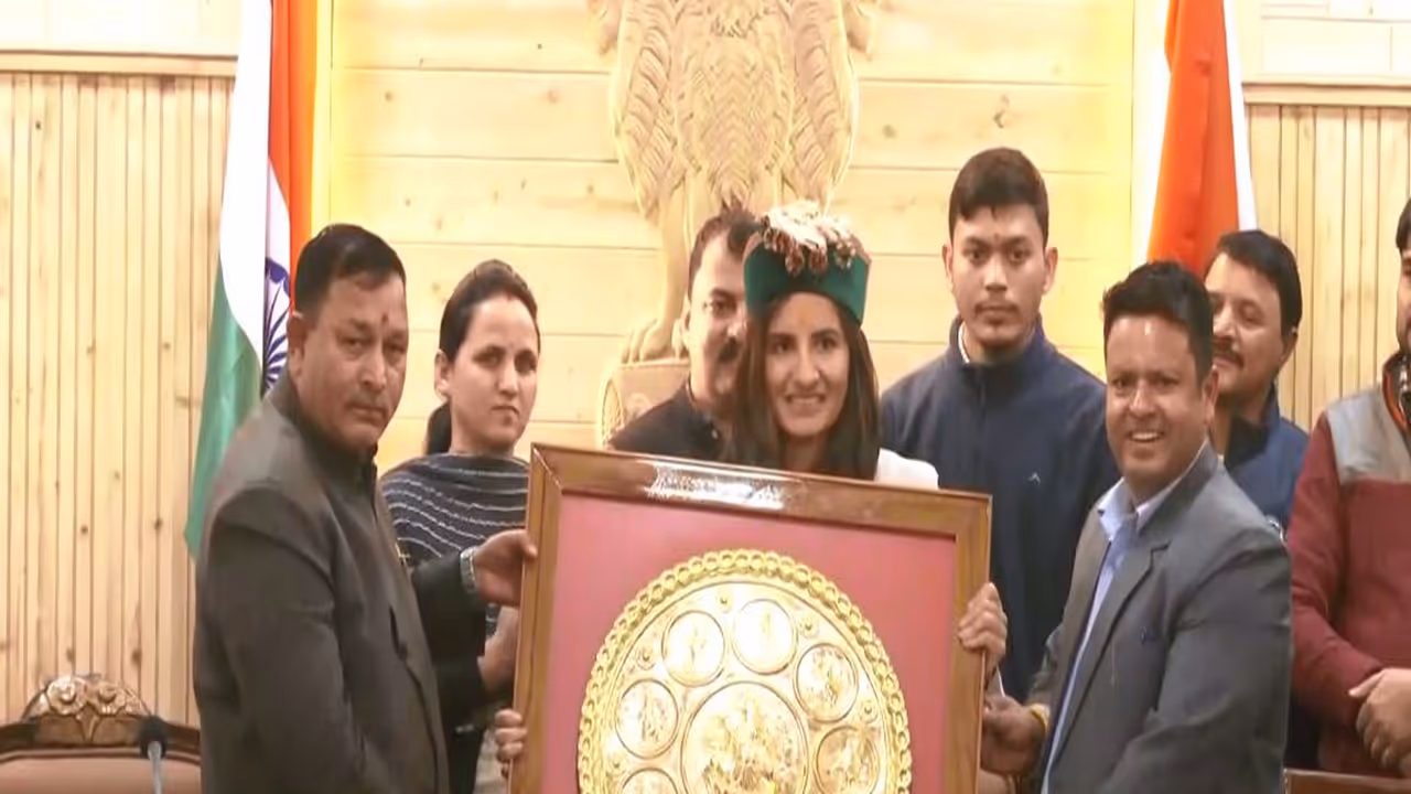 Renuka Thakur being felicitated (Photo: ANI) Renuka Thakur being felicitated (Photo: ANI)