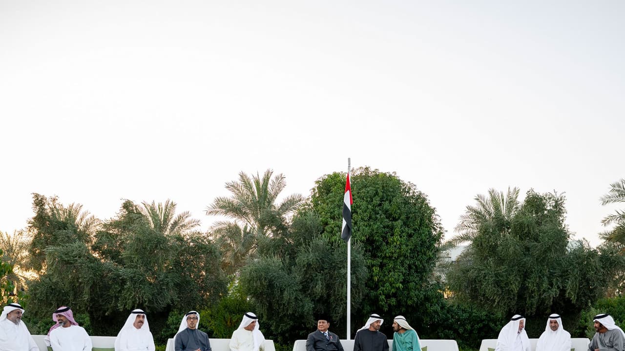 UAE President Sheikh Mohamed bin Zayed Al Nahyan met with Indonesian President Prabowo Subianto (Photo/X@MohamedBinZayed) UAE President Sheikh Mohamed bin Zayed Al Nahyan met with Indonesian President Prabowo Subianto (Photo/X@MohamedBinZayed)