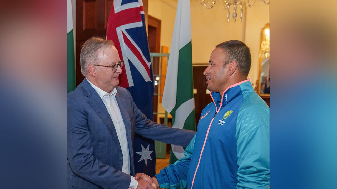 Anthony Albanese (L) and Usman Khawaja (R) (Photo: X/@AlboMP) Anthony Albanese (L) and Usman Khawaja (R) (Photo: X/@AlboMP)