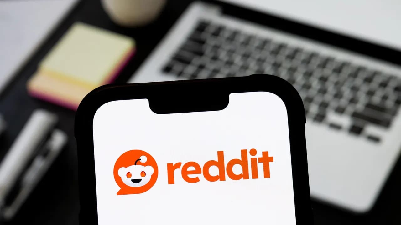 https://stocktwits.com/news articles/markets/equity/rddt stock drops despite q2 beat choppy search traffic warning spooks investors/cZNEzm6RJ28 https://stocktwits.com/news articles/markets/equity/rddt stock drops despite q2 beat choppy search traffic warning spooks investors/cZNEzm6RJ28