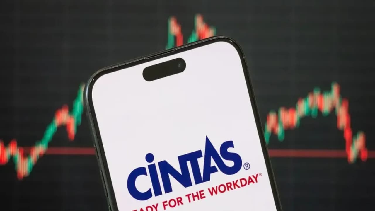 Cintas Stock Soars 9% On Q3 Earnings Beat, Revised Guidance — Retail Sentiment Hits Year High Cintas Stock Soars 9% On Q3 Earnings Beat, Revised Guidance — Retail Sentiment Hits Year High