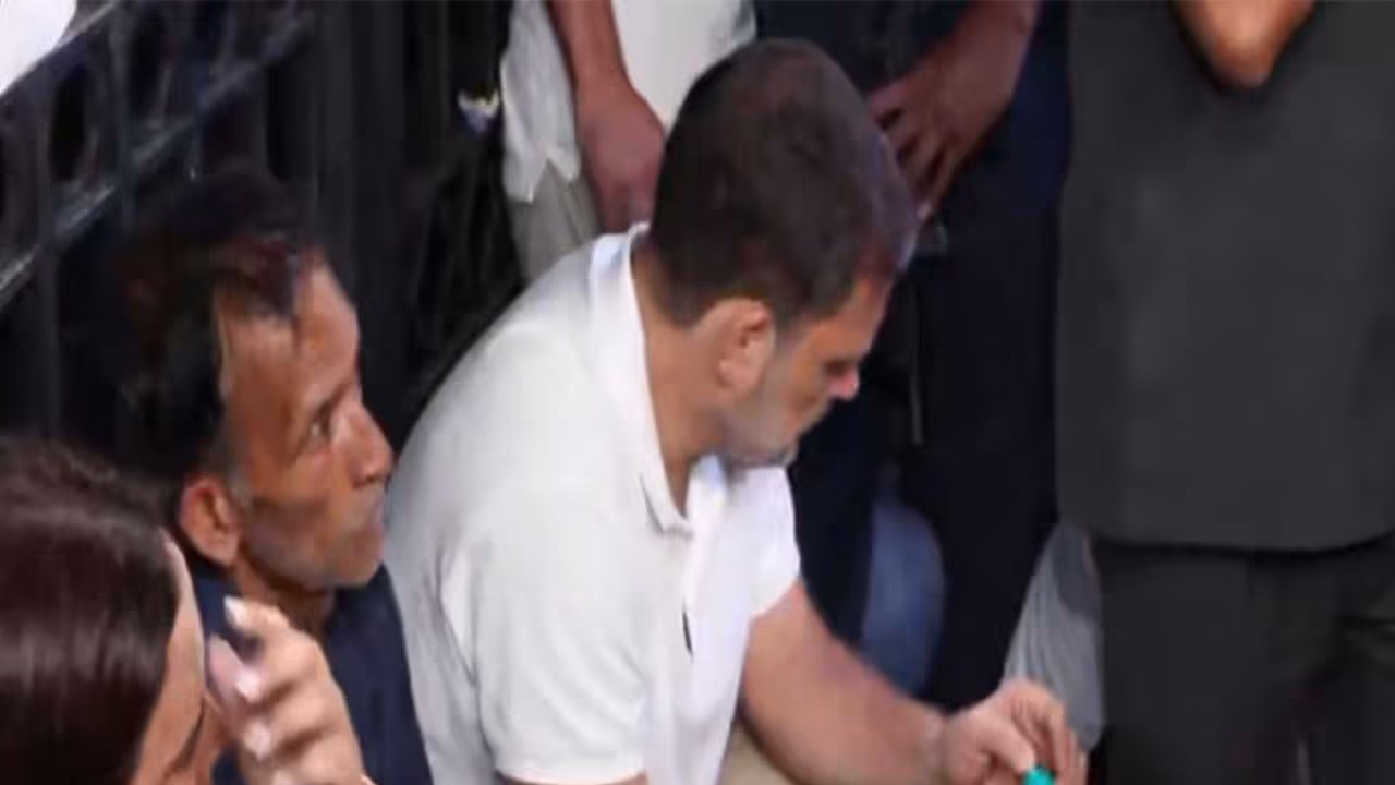 LoP Rahul Gandhi extends support to victim’s family at India Gate protest (Photo/ANI) LoP Rahul Gandhi extends support to victim’s family at India Gate protest (Photo/ANI)