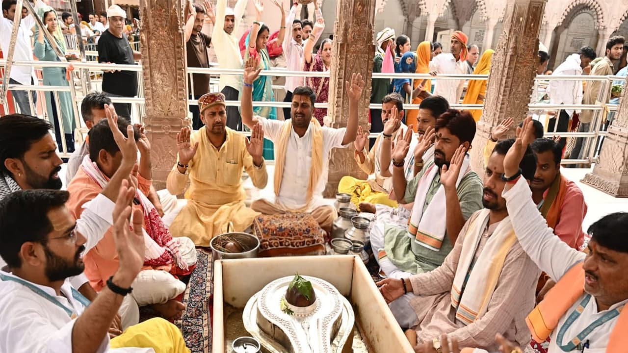 Prayers being held at Shri Kashi Viswanath for Captain Smit Machchhar (Photo/Shri Kashi Viswanath Temple) Prayers being held at Shri Kashi Viswanath for Captain Smit Machchhar (Photo/Shri Kashi Viswanath Temple)