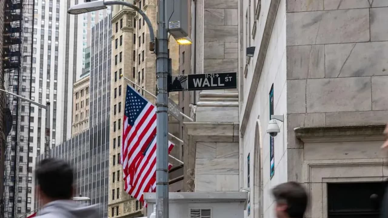 https://stocktwits.com/news articles/markets/equity/s and p 500 dow futures flatline ahead of jobless claims trade data/chkDe7ERbDL