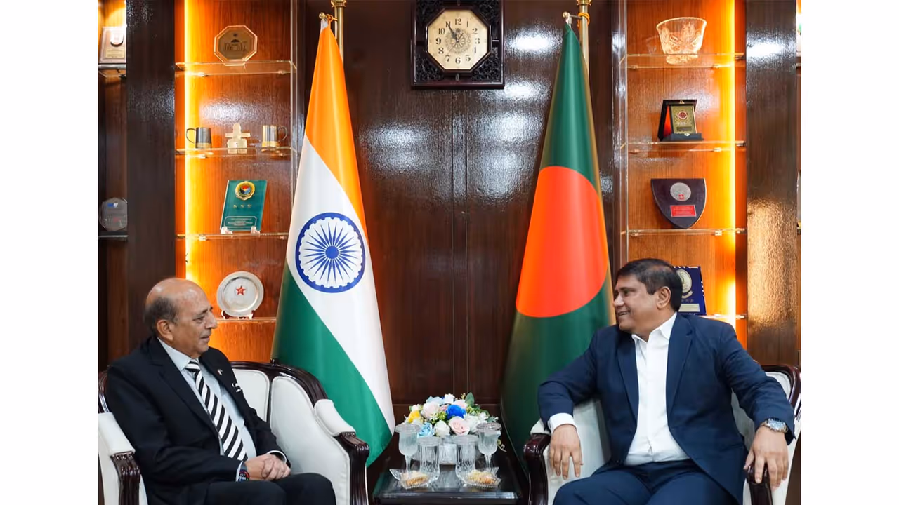 Indian High Commissioner to Bangladesh Dinesh Trivedi with Bangladesh Prime Minister Tarique Rahman's Defence Advisor, Brigadier General (Retd) AKM Shamsul Islam (Photo/Bangladesh ISPR) Indian High Commissioner to Bangladesh Dinesh Trivedi with Bangladesh Prime Minister Tarique Rahman's Defence Advisor, Brigadier General (Retd) AKM Shamsul Islam (Photo/Bangladesh ISPR)