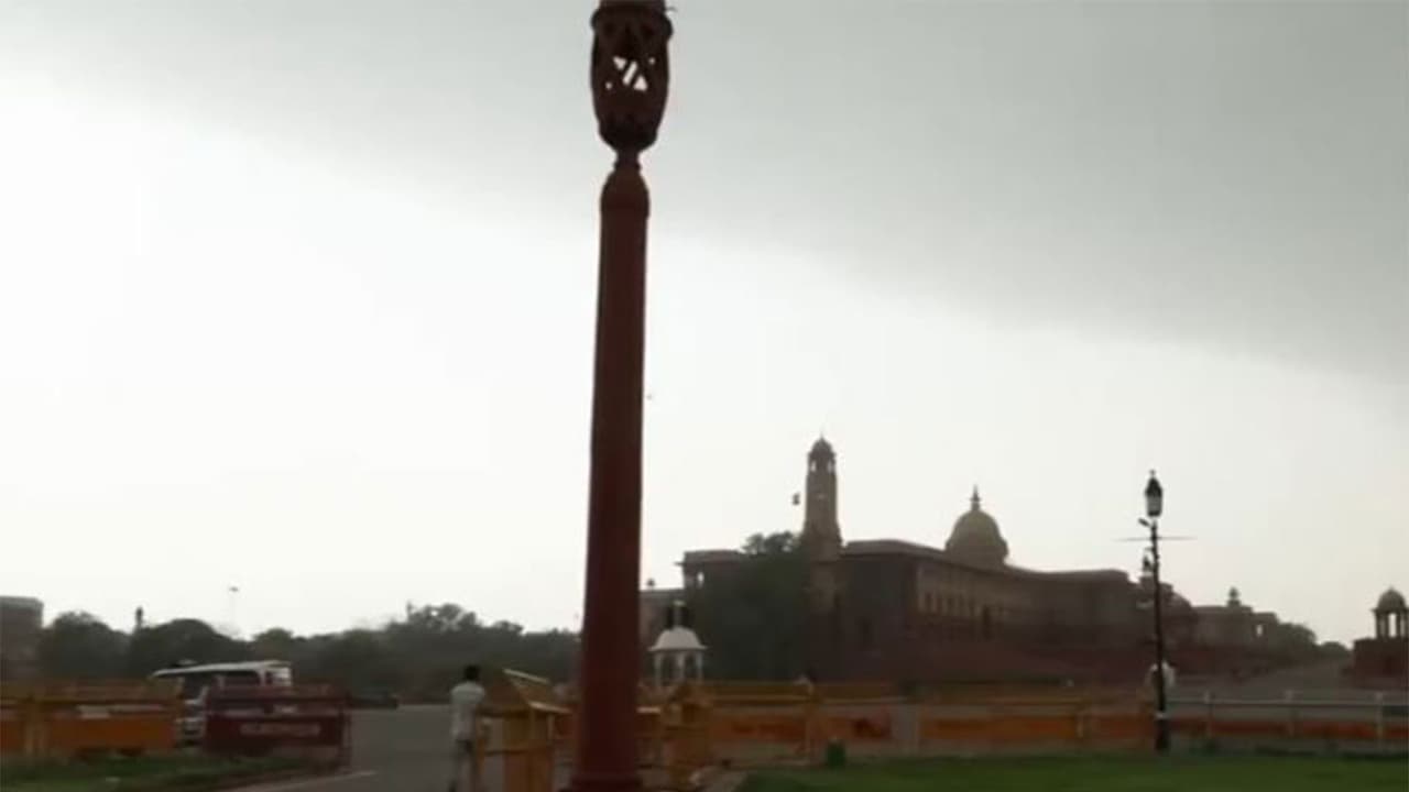 Visuals from New Delhi's Vijay Chowk (Photo/ANI) Visuals from New Delhi's Vijay Chowk (Photo/ANI)