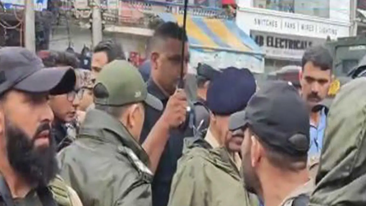J&K DGP Nalin Prabhat visited the Anantnag terror attack site (Photo/ANI) J&K DGP Nalin Prabhat visited the Anantnag terror attack site (Photo/ANI)