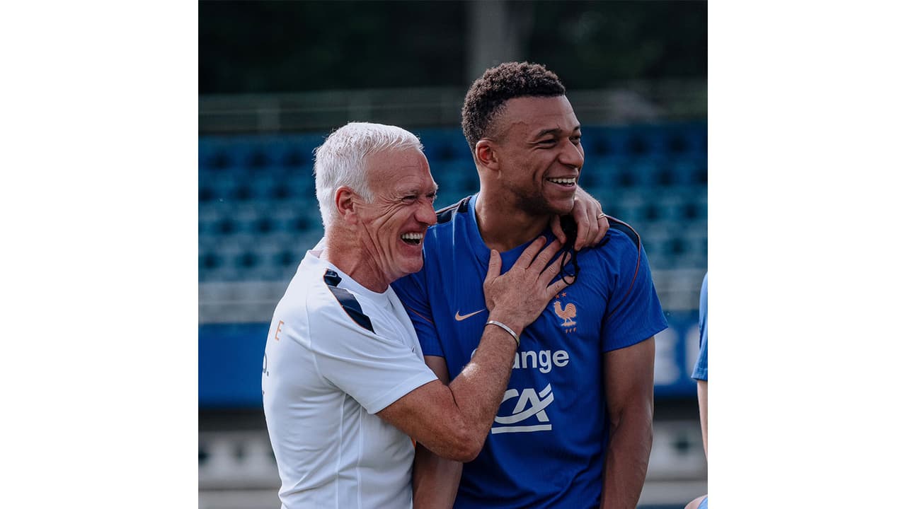 Didier Deschamps with Kylian Mbappe (Photo/@equipedefrance) Didier Deschamps with Kylian Mbappe (Photo/@equipedefrance)