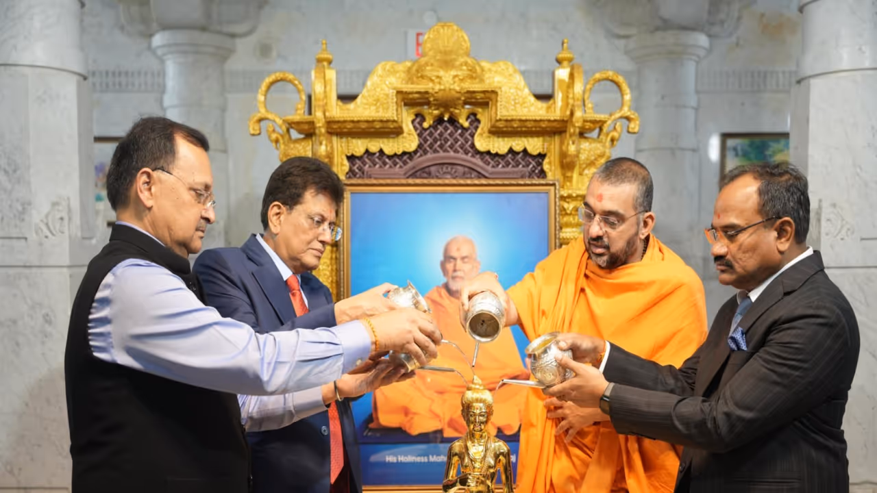 Union Minister Piyush Goyal at BAPS Shri Swaminarayan Mandir in Toronto (Photo/X@PiyushGoyal) Union Minister Piyush Goyal at BAPS Shri Swaminarayan Mandir in Toronto (Photo/X@PiyushGoyal)