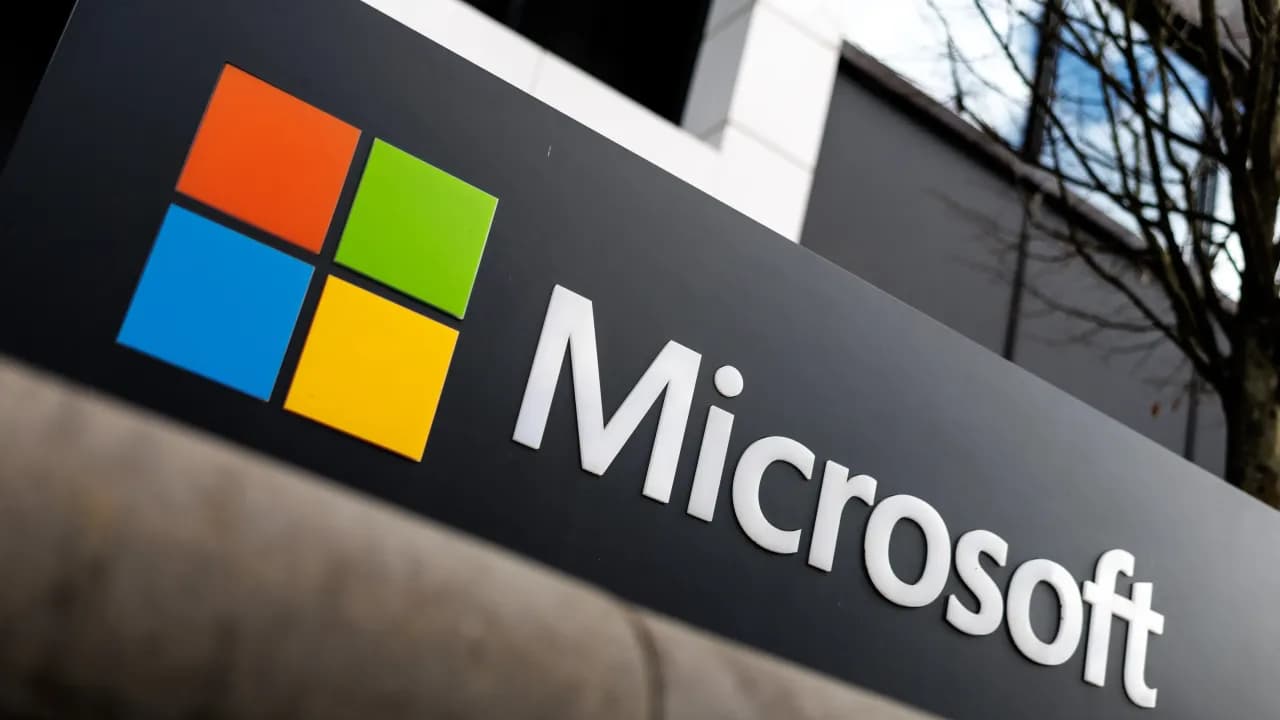 https://stocktwits.com/news articles/markets/equity/microsoft eye popping 2025 q4 cloud strength wins price target hike/choLb90R564
