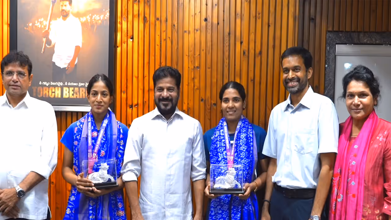 Telangana CM Revanth Reddy congratulates Gayatri Gopichand, Treesa Jolly after World Championships bronze (Photo: Telangana CMO) Telangana CM Revanth Reddy congratulates Gayatri Gopichand, Treesa Jolly after World Championships bronze (Photo: Telangana CMO)