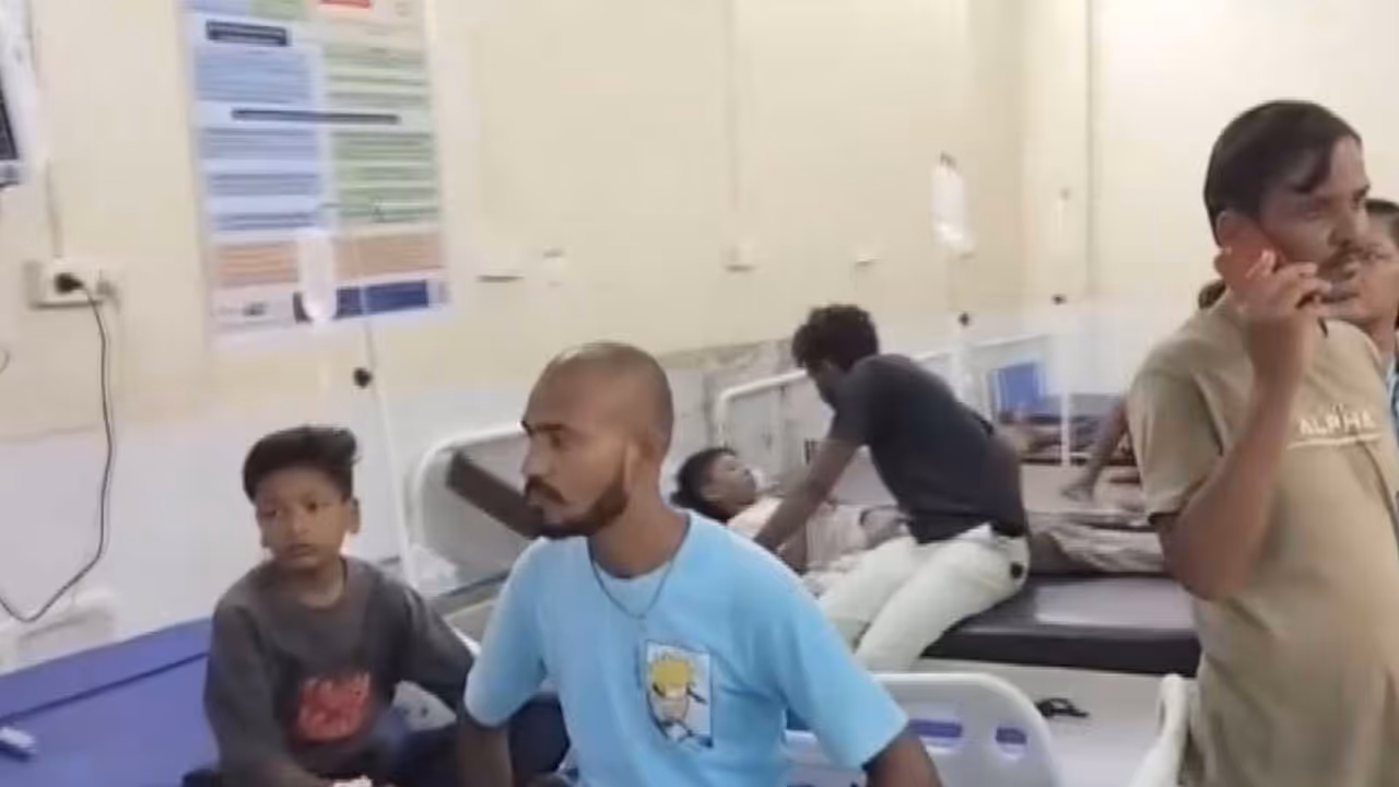 Students of Social Welfare Department hostel undergo treatment at private hospital after falling ill in Shahada, Nandurbar (Photo/ANI) Students of Social Welfare Department hostel undergo treatment at private hospital after falling ill in Shahada, Nandurbar (Photo/ANI)