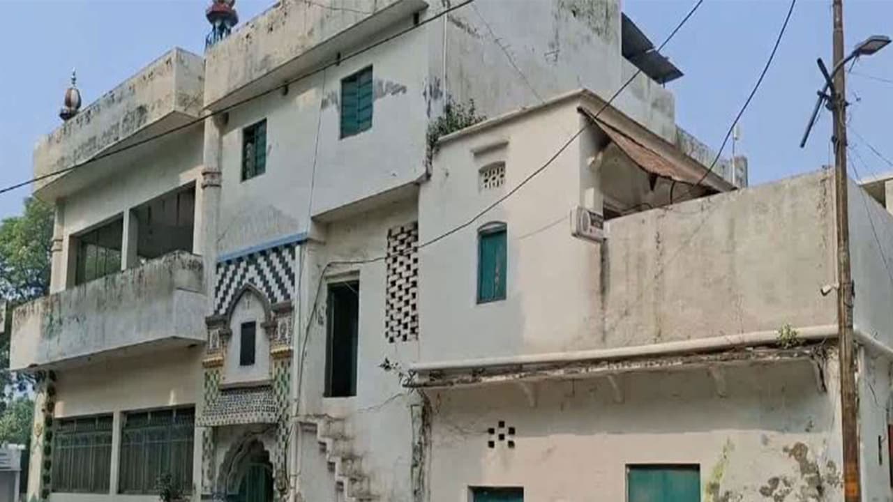 Court orders eviction of the mosque from the government land in the Collectorate premises (Photo/ANI) Court orders eviction of the mosque from the government land in the Collectorate premises (Photo/ANI)